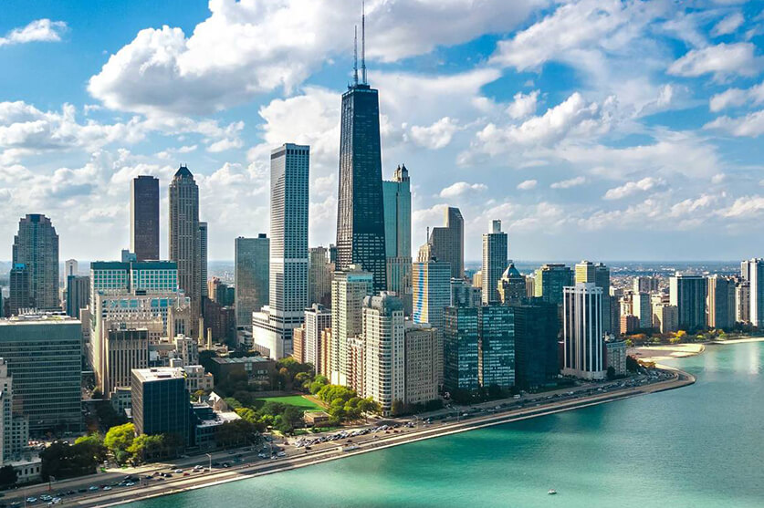 HOLLANDER Reasons To Move To Chicago In 2023 